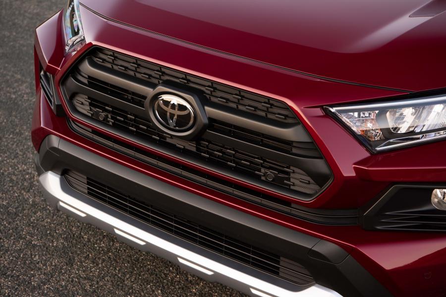 Детали экстерьера Toyota RAV4 Adventure 2018 года  (NA) (фото 145 из 196)